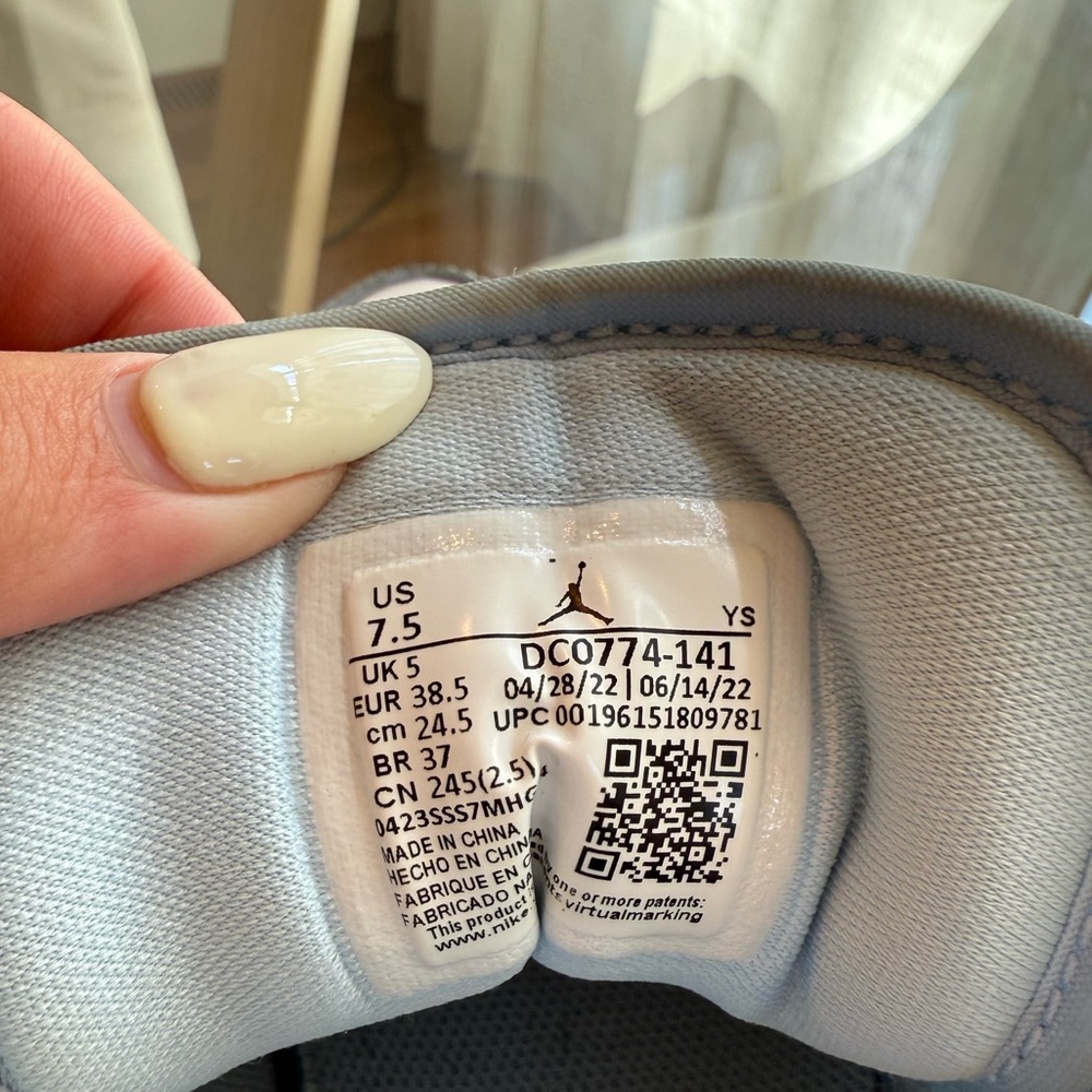 Women’s Air Jordan 1 Low `Ice Blue’ - Picture 6 of 7